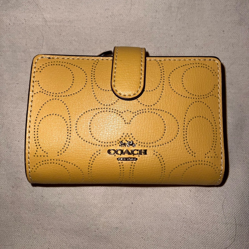 Coach Medium Corner Zip Wallet In Signature Leather